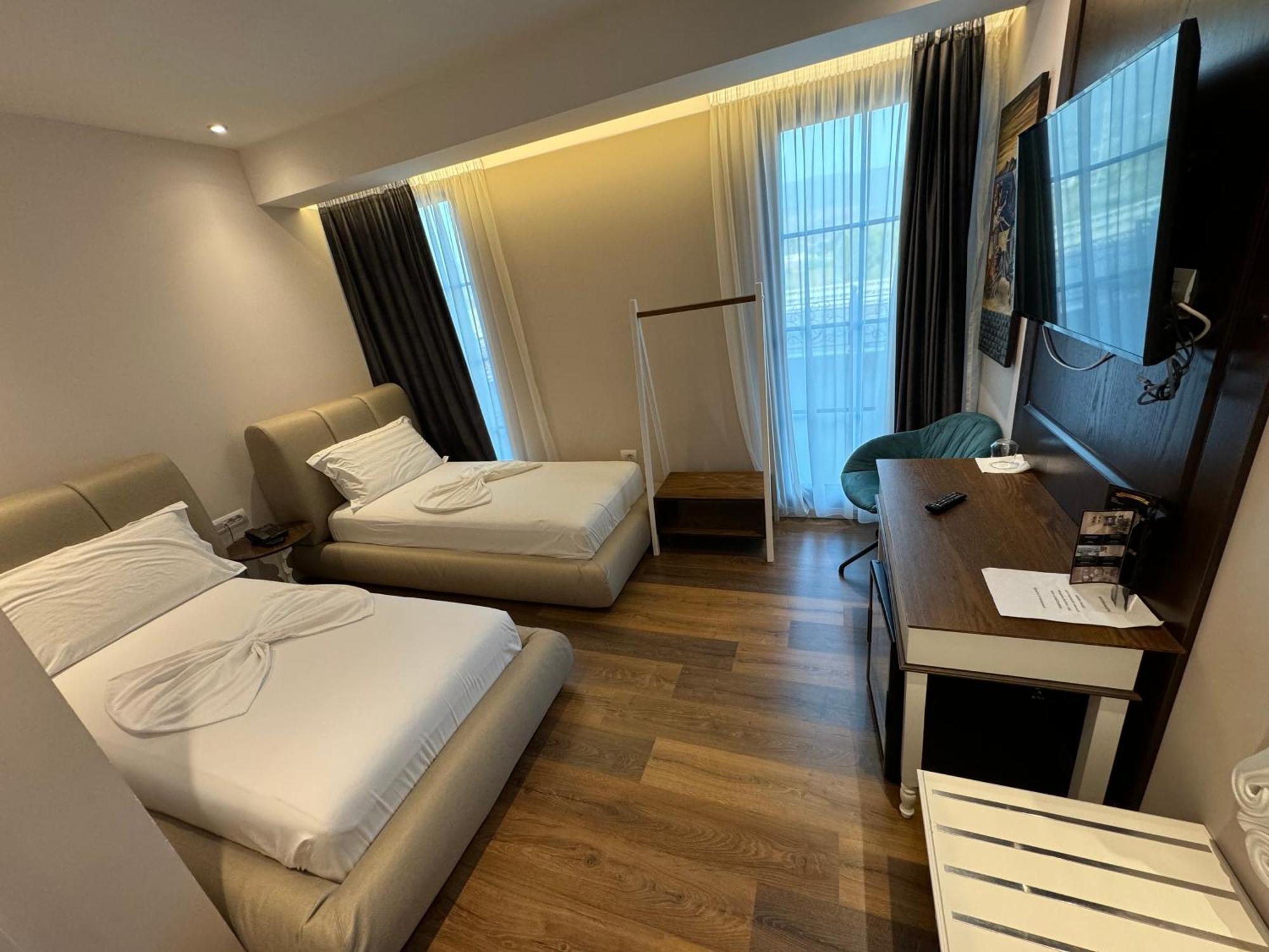Arberia Palace Hotel Fushe Milot Екстер'єр фото
